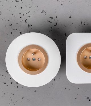 Minimalistické hliníkové zásuvky a vypínače v mnoha barevných variantách! #design #interiér #intrierovydizajn #interiordesign